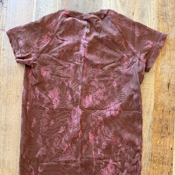 Lululemon Athletic Short Sleeve Activewear Tech Top, Excellent Condition, Size 8 - Picture 2 of 3